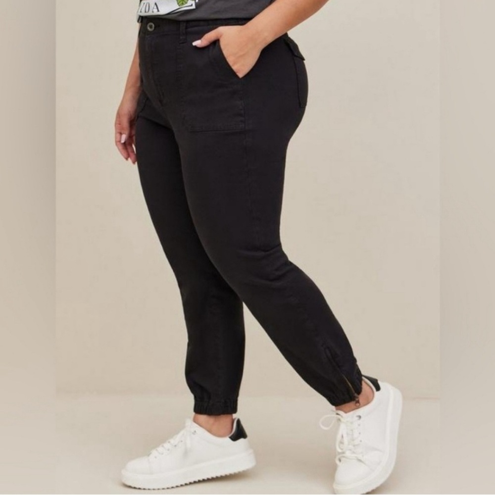 Torrid Size 24 Black Twill Joggers